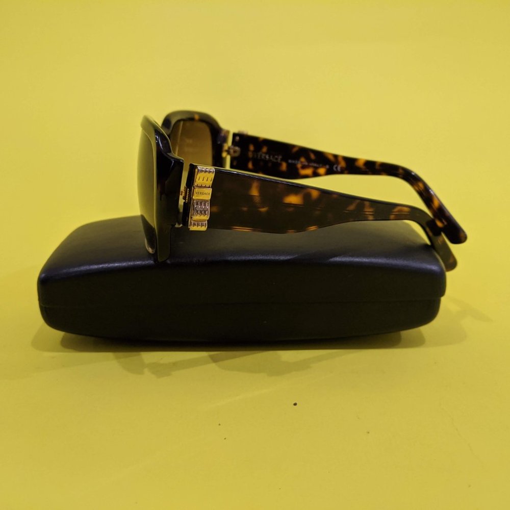 VERSACE Sunglasses in Fabulous Condition - Picture 3 of 6